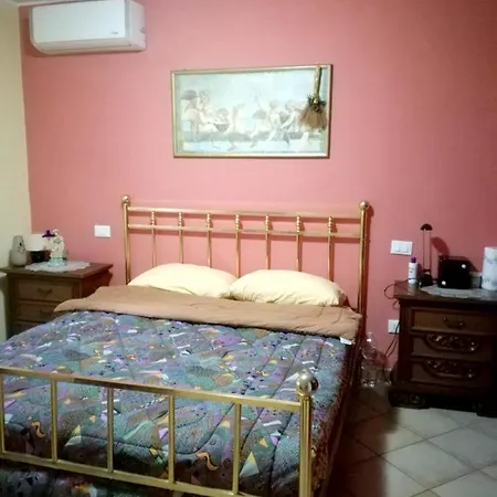 Апартаменты Charming In With Garden View *