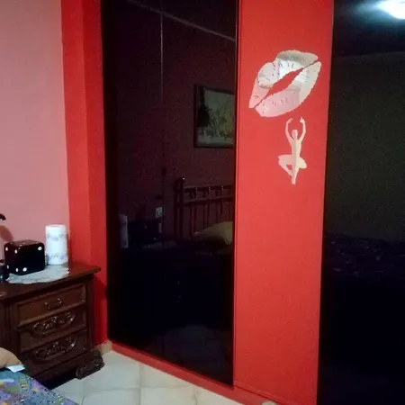 Апартаменты Charming In With Garden View *