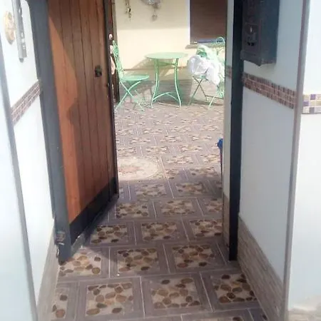 Charming In With Garden View *