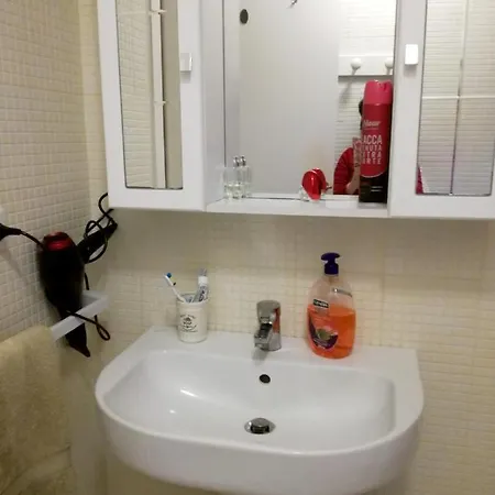 Апартаменты Charming In With Garden View